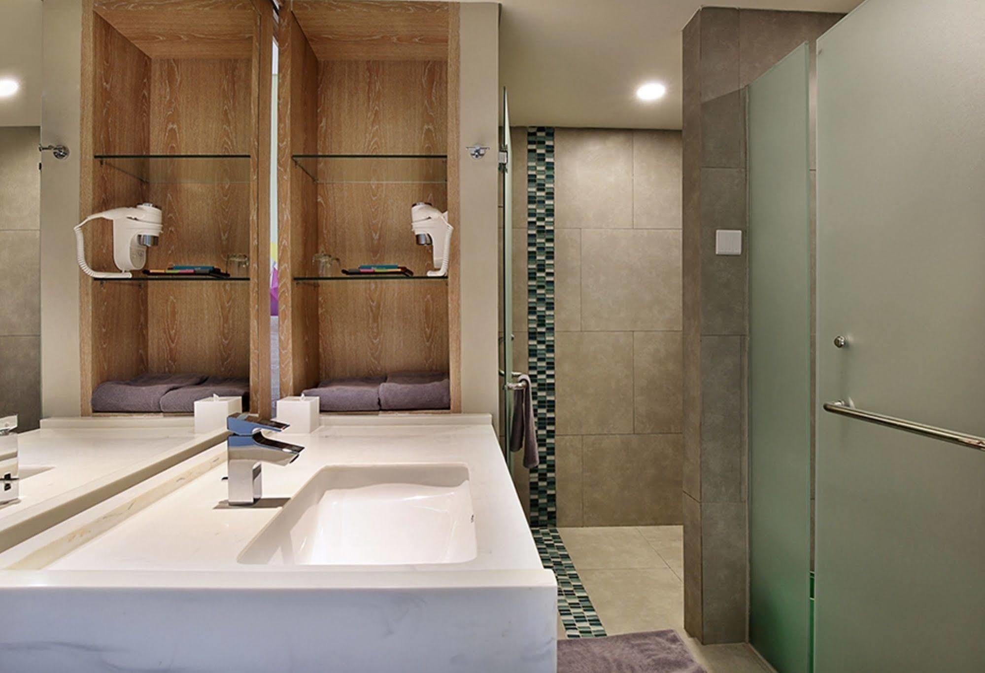 Hotel Ibis Styles Bogor Raya Exterior foto